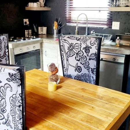 Merry Monte Casino Lodge House In Fourways 샌톤 외부 사진
