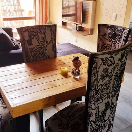 Merry Monte Casino Lodge House In Fourways 샌톤 외부 사진