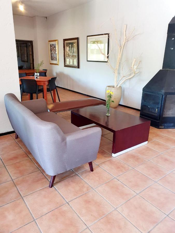 Merry Monte Casino Lodge House In Fourways 샌톤 외부 사진