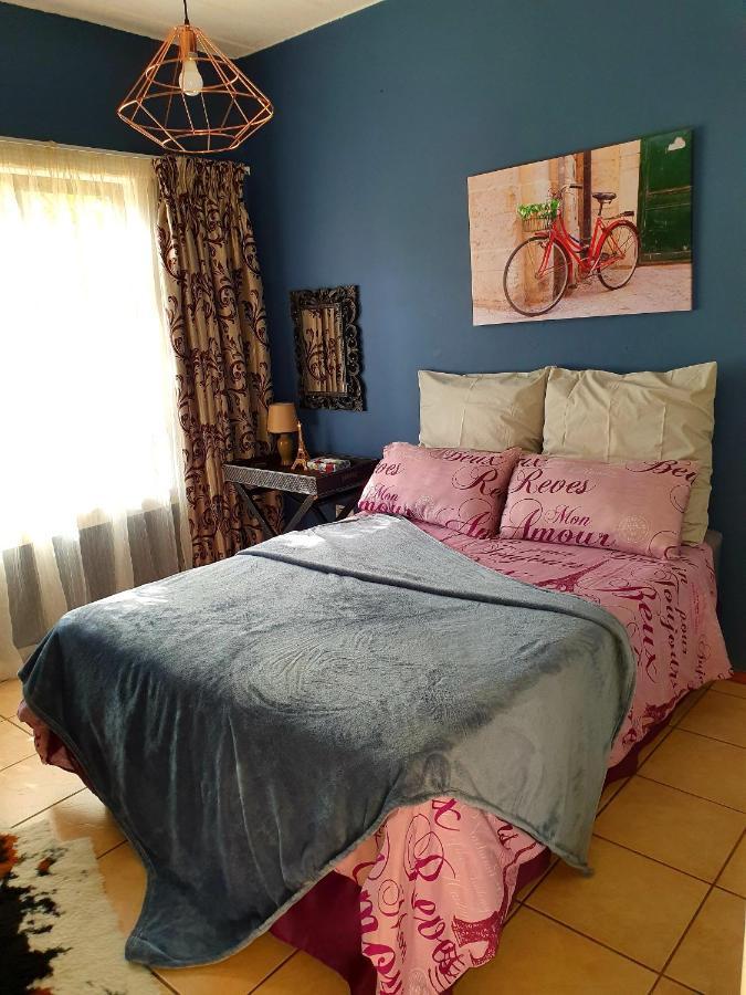 Merry Monte Casino Lodge House In Fourways 샌톤 외부 사진