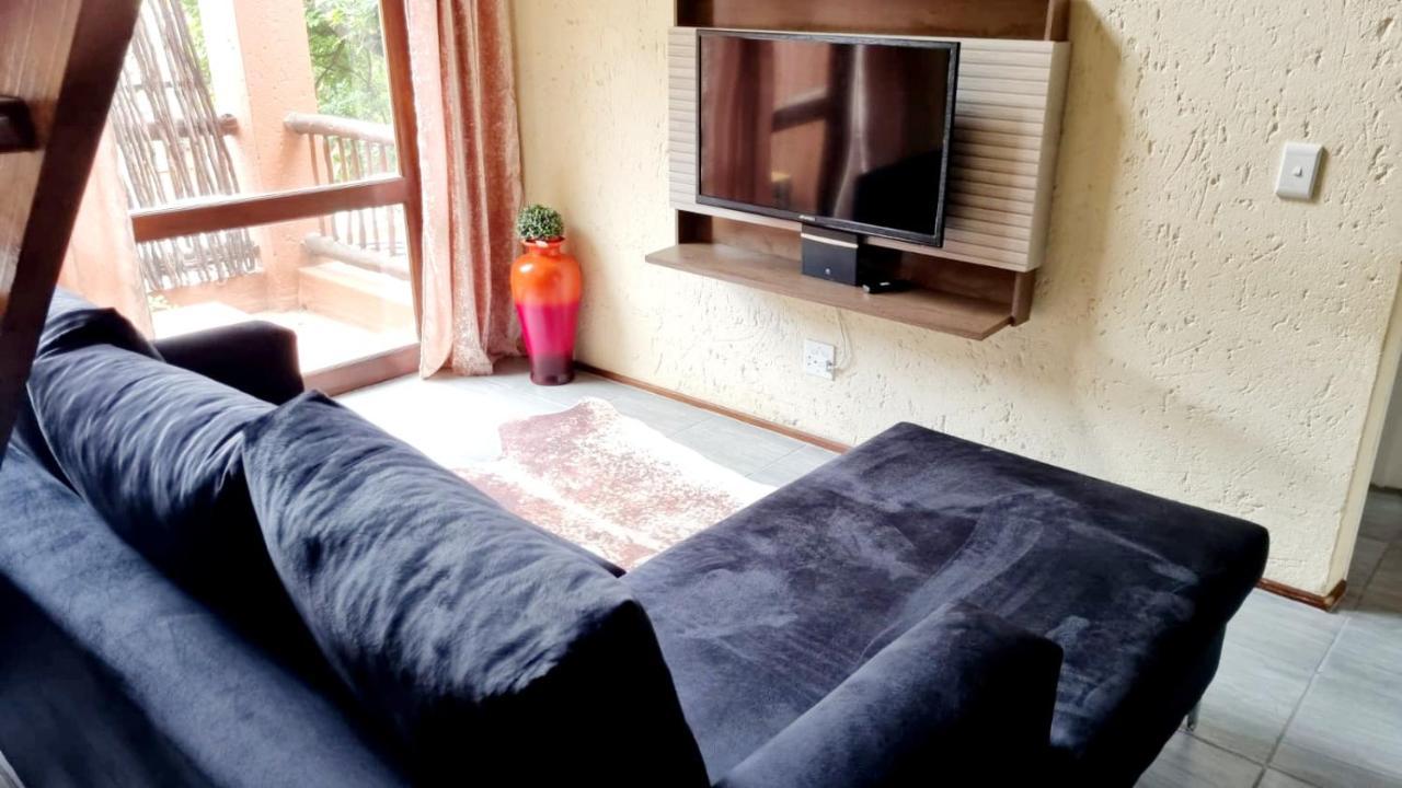 Merry Monte Casino Lodge House In Fourways 샌톤 외부 사진